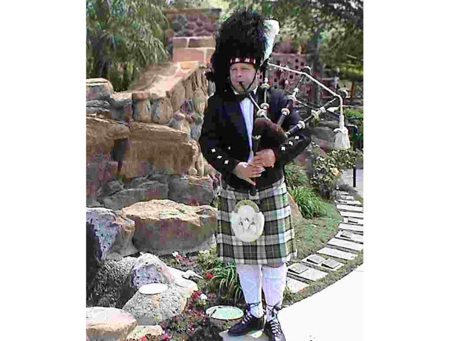 hire a bagpipe player