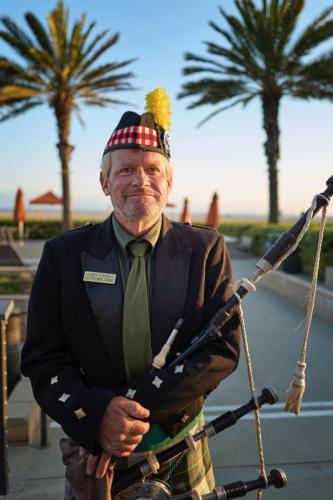 Los Angeles reviews Bagpiper